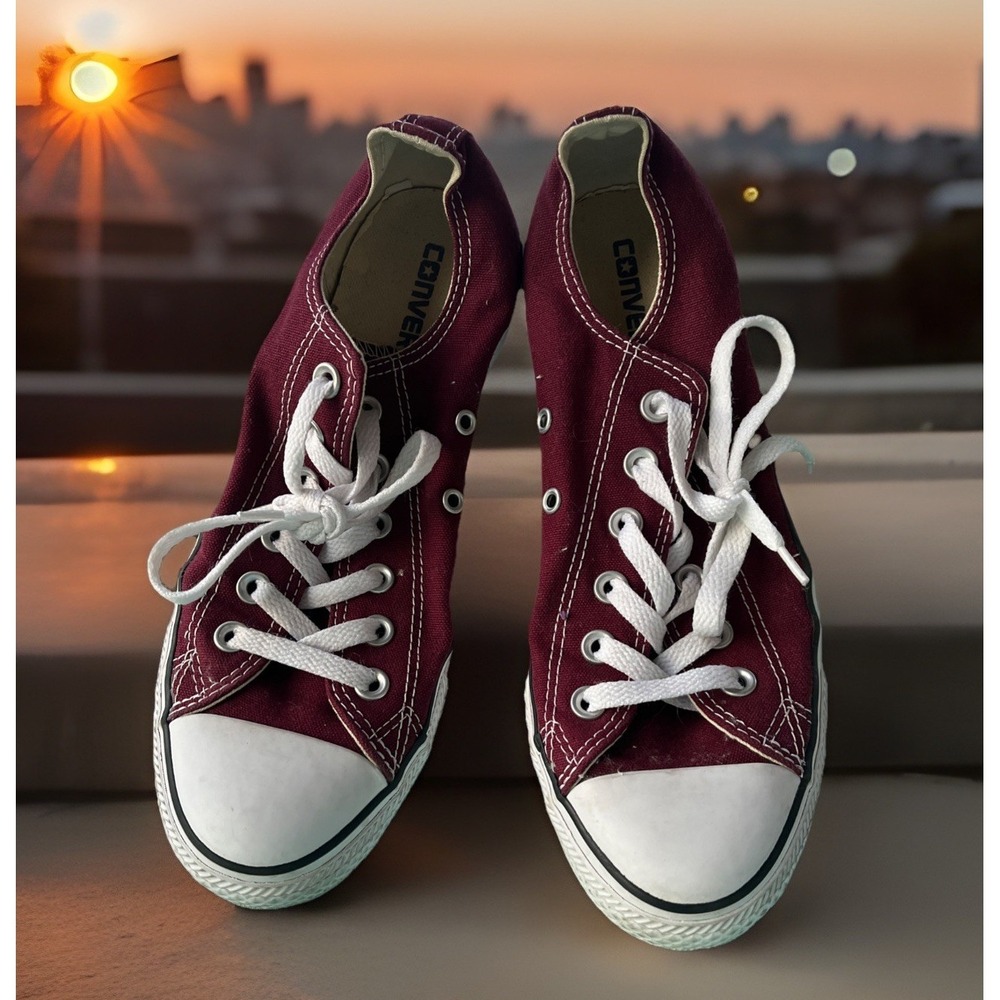 Converse All Star Low Top Canvas Shoes Men's Size 7 Maroon Classic Chuck Taylors